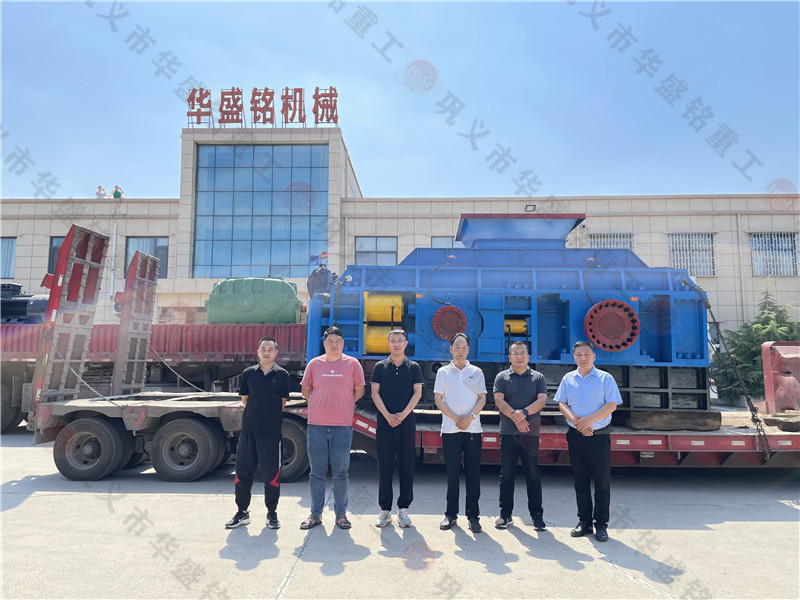 破碎河卵石用什么機(jī)器？能用大型對輥破碎機(jī)嗎？